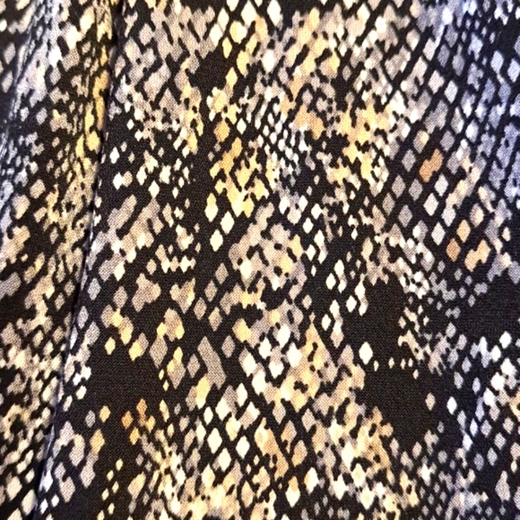 Wrinkle-Free Top - Picture 13 of 15